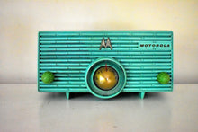 Charger l&#39;image dans la galerie, Aquamarine Turquoise 1957 Motorola Model 56H Vintage Vacuum Tube AM Radio Iconic Turbine Design!