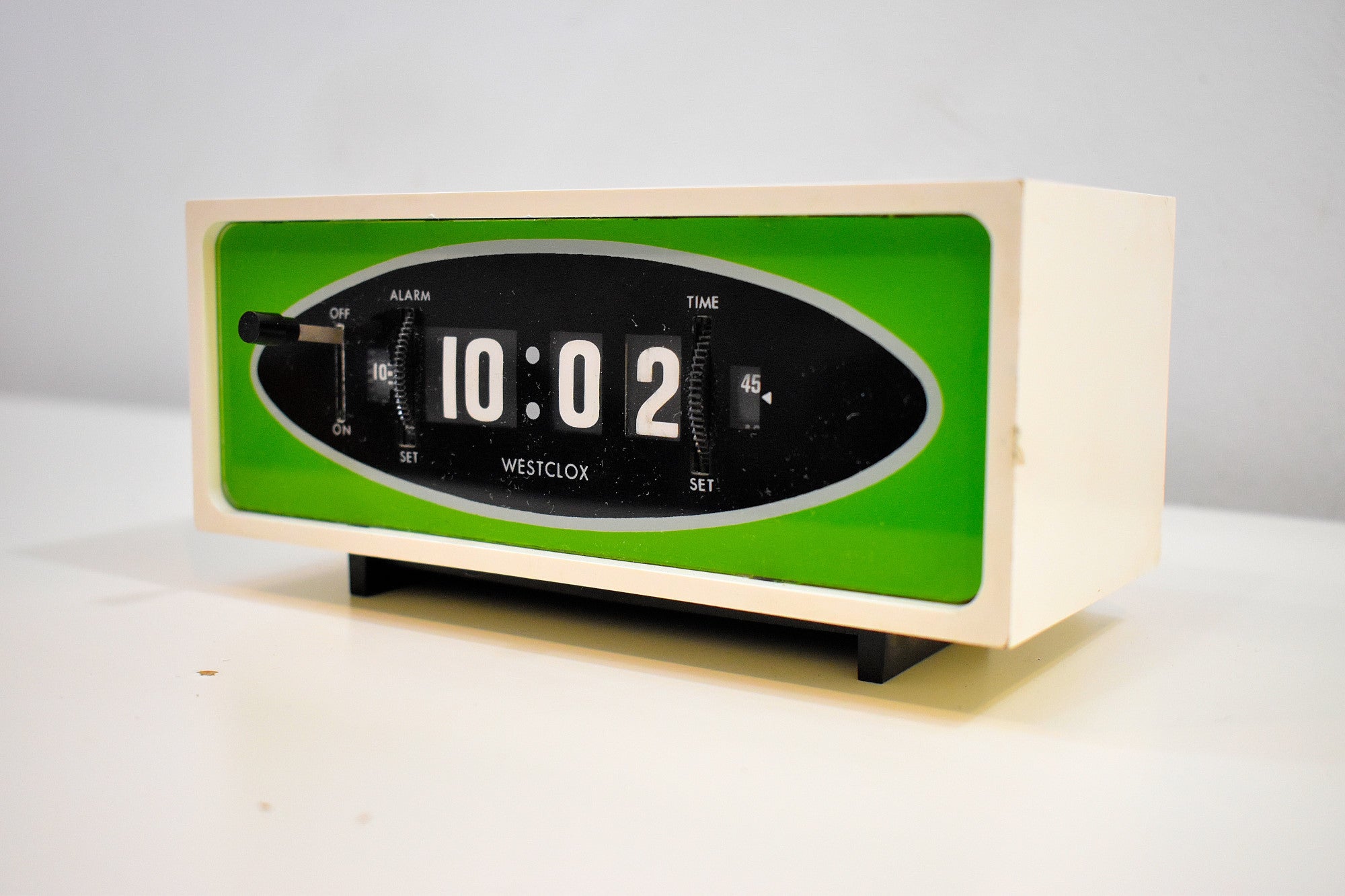 How Does a Flip Clock Work? - A Look At The Flip Clock Mechanism 