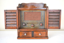Charger l&#39;image dans la galerie, Rare Oddity Wood 1956 Guild Model 484 &quot;Spice Chest&quot; AM Vacuum Tube Radio Now I&#39;ve Seen Everything!