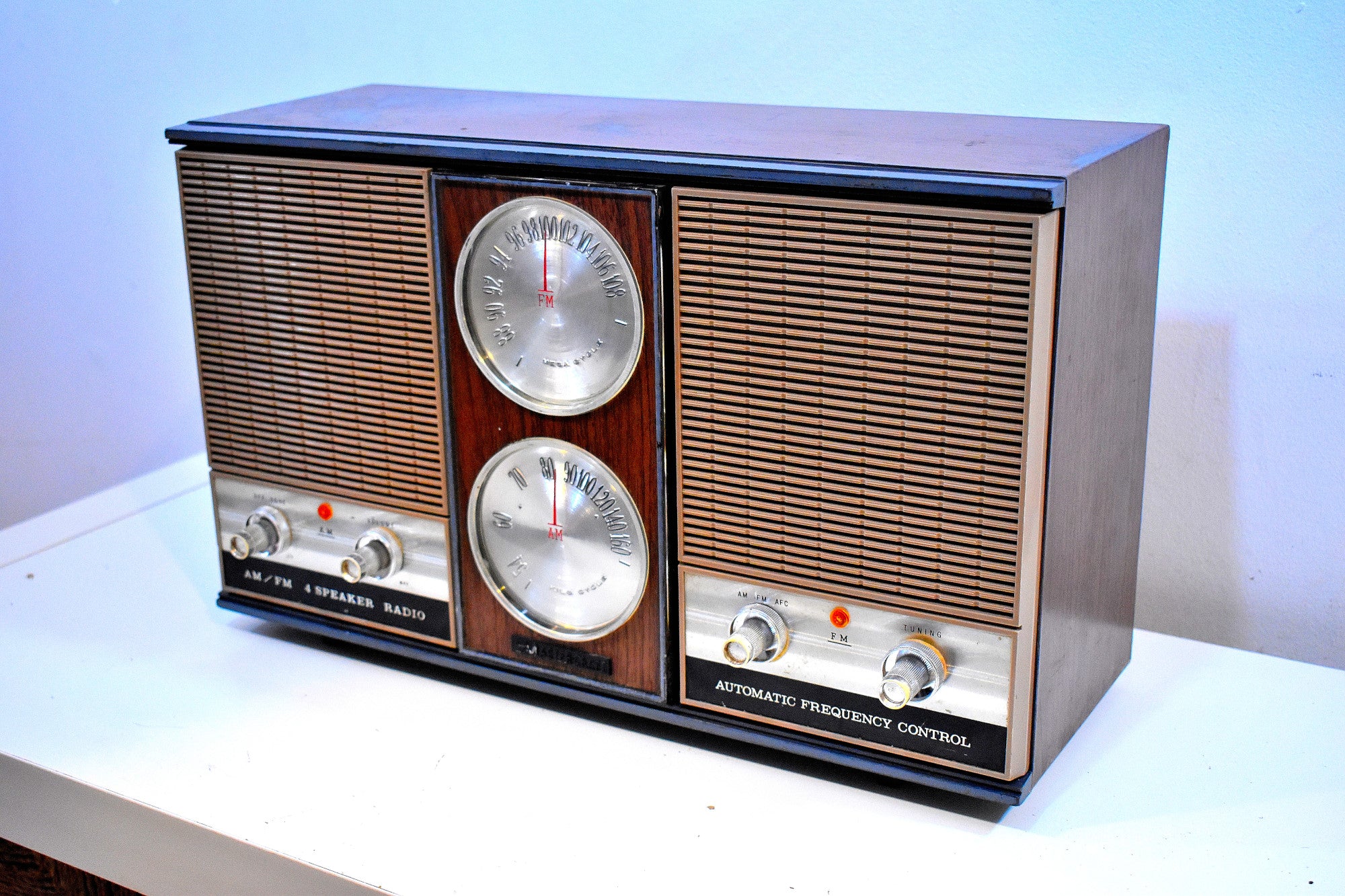 Bluetooth 準備完了 - 巨大な 1962 マスタークラフト モデル 3YE-380 AM FM 真空管ラジオなんてすごい！