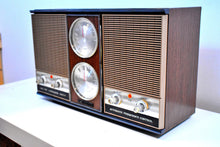 画像をギャラリービューアに読み込む, Bluetooth 準備完了 - 巨大な 1962 マスタークラフト モデル 3YE-380 AM FM 真空管ラジオなんてすごい！