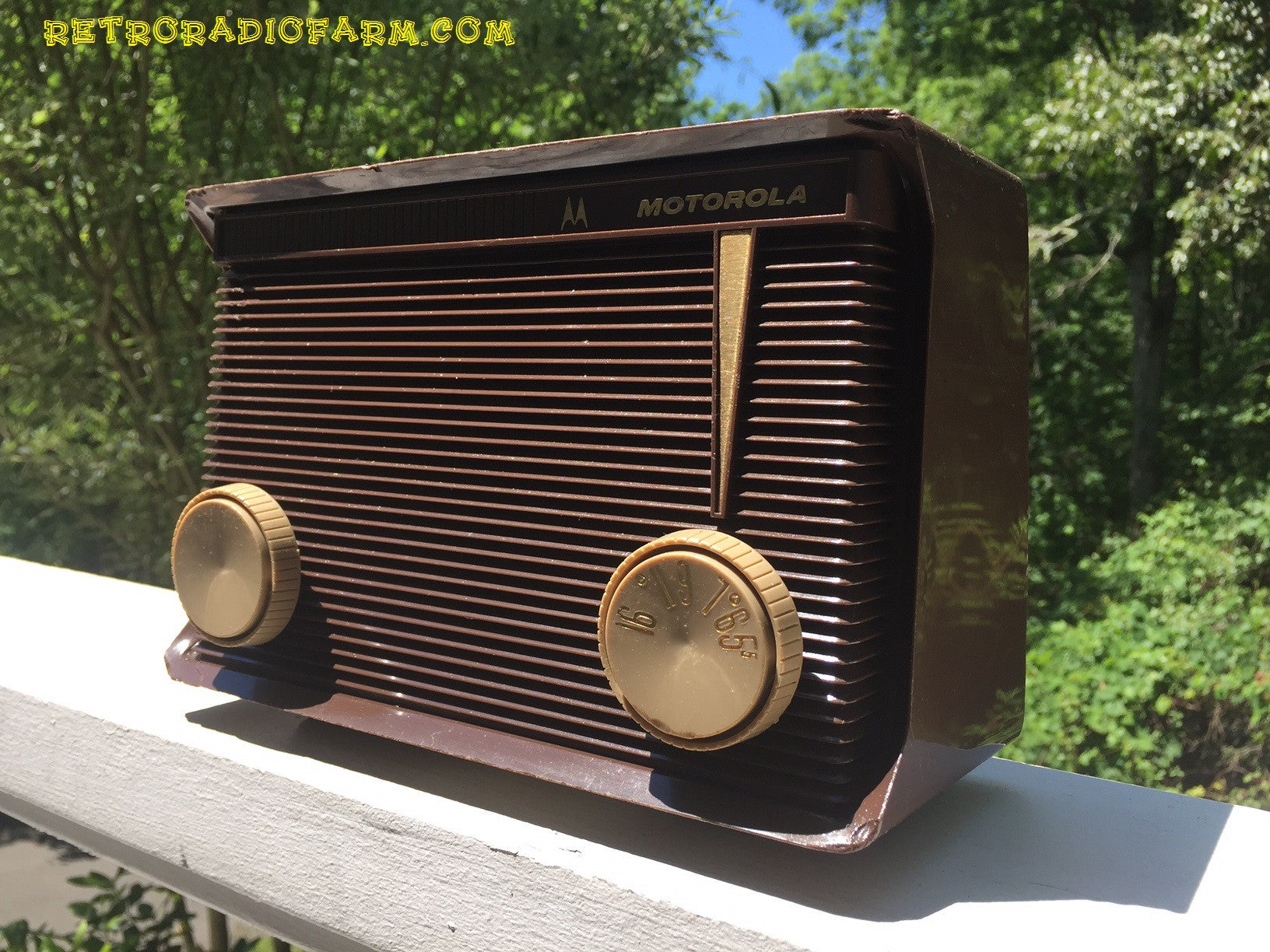 SOLD! - Jan 24, 2017 - BLUETOOTH MP3 READY - Chocolate Brown Retro Jetsons 1959 Motorola Model A1N-23 Tube AM Clock Radio Totally Restored! - [product_type} - Motorola - Retro Radio Farm