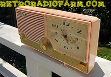 画像をギャラリービューアに読み込む, SOLD! - Nov 28, 2016 - BLUETOOTH MP3 Ready - Fabulous Pink Mid Century Jetsons Vintage 1960 Arvin Model 5583 Tube Radio Amazing! - [product_type} - Arvin - Retro Radio Farm