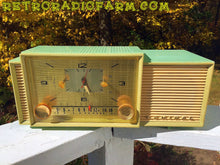 画像をギャラリービューアに読み込む, SOLD! - Dec 8, 2016 - BEAUTIFUL PASTEL GREEN Retro Jetsons 1959 Admiral 298 Tube AM Clock Radio Sounds Great! - [product_type} - Admiral - Retro Radio Farm
