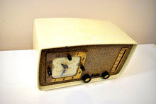 Charger l&#39;image dans la galerie, Bluetooth Ready To Go - Chateau Ivory 1953 Arvin 758T AM Vacuum Tube Radio Rare Model Excellent Condition and Sounds Great!