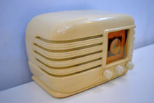 Load image into Gallery viewer, Vanilla Ivory Bakelite 1941 Crosley Model 52TE AM Shortwave Vacuum Tube Radio War Period Beauty Sounds Amazing!