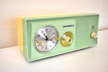 Charger l&#39;image dans la galerie, Lime Green 1959 Motorola Model 5C14GW Vacuum Tube AM Clock Radio Beautiful and Rare Color! Excellent Condition!