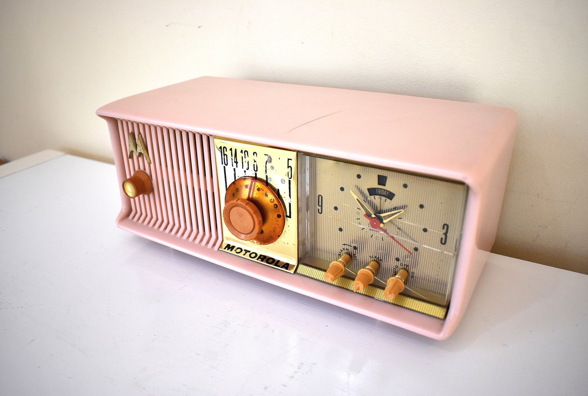 Marilyn Pink Mid Century 1957 Motorola Model 57CC2 Vacuum Tube AM Clock Radio Sounds Great! Looks Great!