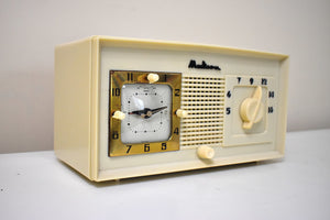 Smart Speaker Ready To Go - Foam Ivory Vintage 1946 Madison Model 940-AU AM Vacuum Tube Clock Radio Rare and Very Nice Looking!