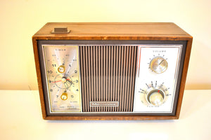 Bluetooth すぐに使えます - 木製パネル付き 1964 Magnavox モデル 0007 AM 真空管ラジオのサウンドは素晴らしいです。 60年代のモッドに見えます！