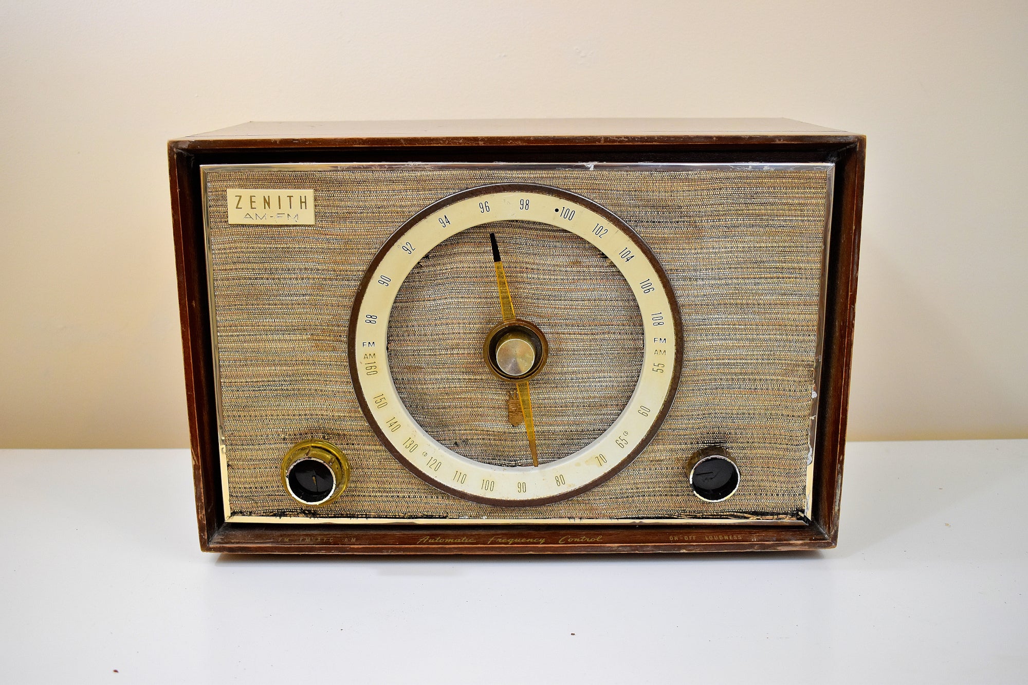 Mahogany Brown Wood 1951 Zenith Model 8C01-8C02 AM/FM Vacuum Tube