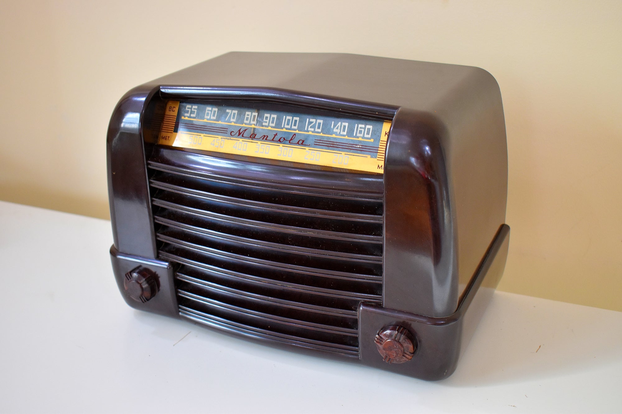 ハンサム 1946 マントラ モデル R654-PM マーブルブラウン ベークライト真空管 AM クロック ラジオ 良好な状態 良好な状態とサウンド！