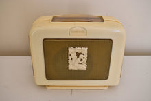 Charger l&#39;image dans la galerie, Made in France Goddess Ivory 1951-1954 Marconi Model Baby 41 AM Shortwave Vacuum Tube Radio Enchante!