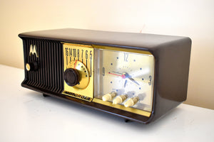 Chocolate Brown Mid Century 1956 Motorola Model 56CD Vacuum Tube AM Clock Radio Sounds Great! Mint Condition!