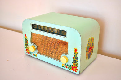 Country Cottage Pastel Green 1940 Motorola 55x15 Vacuum Tube AM Radio Original Factory Quaint Design!