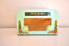 画像をギャラリービューアに読み込む, Country Cottage Pastel Green 1940 Motorola 55x15 真空管 AM ラジオ オリジナル工場の趣のあるデザイン!