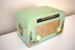 Country Cottage Pastel Green 1940 Motorola 55x15 Vacuum Tube AM Radio Original Factory Quaint Design!
