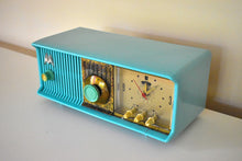 Charger l&#39;image dans la galerie, Aquamarine Turquoise 1957 Motorola Model 56CC Vacuum Tube AM Clock Radio Very Good Condition Sounds Great!