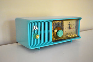 アクアマリン ターコイズ 1957 モトローラ モデル 56CC 真空管 AM クロック ラジオ 非常に良い状態で、音も素晴らしいです。