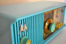 Charger l&#39;image dans la galerie, Aquamarine Turquoise 1957 Motorola Model 56CC Vacuum Tube AM Clock Radio Very Good Condition Sounds Great!