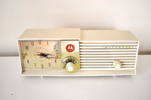 リネン ホワイト ミッド センチュリー 1957 モトローラ モデル 57CD2A 真空管 AM クロック ラジオ ビューティー サウンド ファンタスティック!