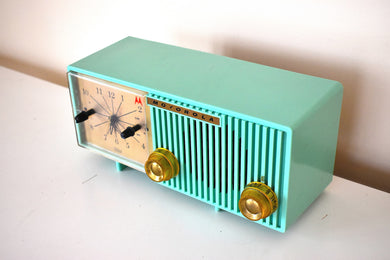 Beautiful Sea Green Retro 1956 Motorola Model 56CS4A Vacuum Tube AM Clock Radio Rare Excellent Condition Sounds Great!