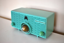 Charger l&#39;image dans la galerie, Aquamarine Turquoise Mid Century Retro Jetsons 1957 Motorola Model 56H Turbine Vacuum Tube AM Radio Works Amazing!