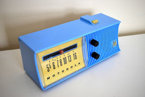 Azure Blue Mid Century Retro Jetsons 1957 Motorola 57H Tube AM Radio Cool Color Rare Model!