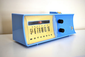 アジュールブルー ミッドセンチュリー レトロ Jetsons 1957 Motorola 57H 真空管 AM ラジオ クールカラーのレアモデル！