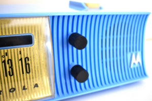 Azure Blue Mid Century Retro Jetsons 1957 Motorola 57H Tube AM Radio Cool Color Rare Model!
