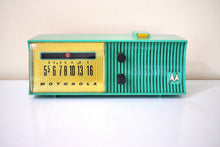 Charger l&#39;image dans la galerie, Sea Green 1957 Motorola Model 57H AM Vacuum Tube Radio Rare Model Loud and Clear Sounding!