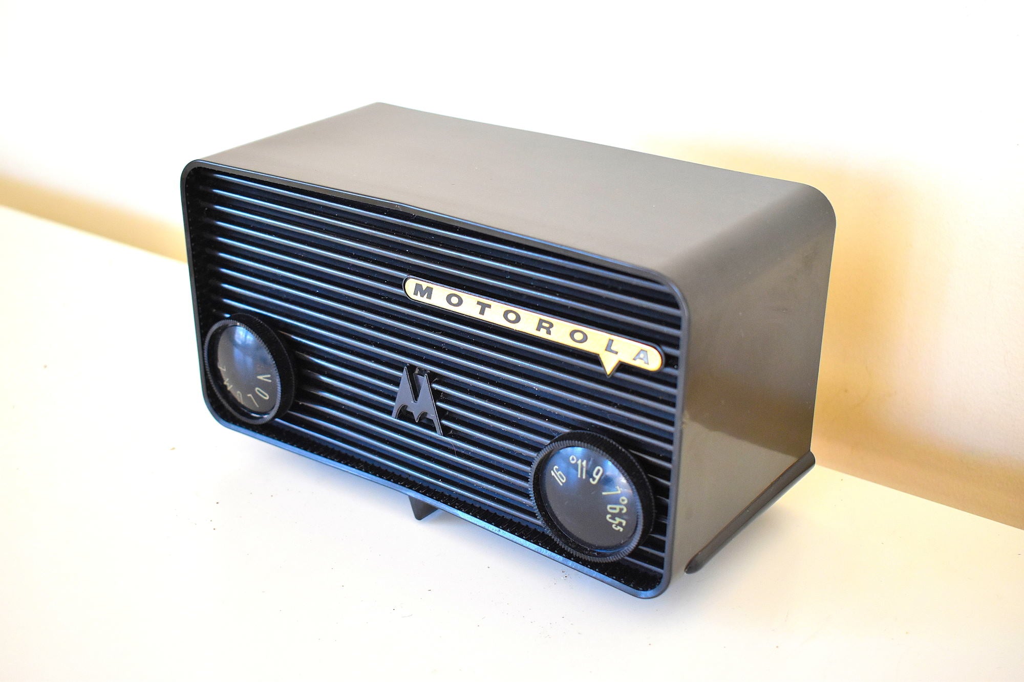 Bluetooth Ready To Go - Licorice Black 1957 Motorola Model 57A1 AM