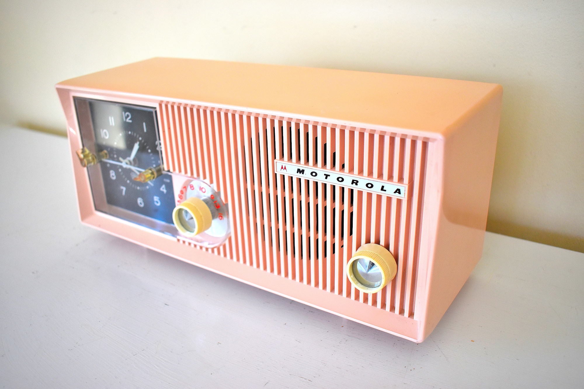 Blossom Pink 1959 Motorola Model 5C13P Vacuum Tube AM Clock Radio