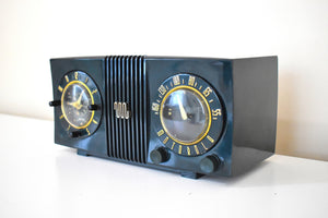 フォレスト グリーン 1951 モトローラ モデル 5C3 AM 真空管ラジオのサウンドは素晴らしいです。非常に良い状態！