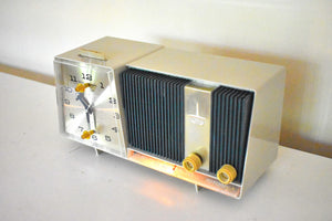 Hunter Green and Beige Ivory 1962 Motorola C11S Clock Radio Vacuum Tube AM Clock Radio Excellent Plus Condition and Sounds Fantastic!