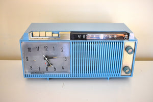 タキシード ブルー 1963 モトローラ モデル C12B 真空管 AM クロック ラジオ 見た目も音も素晴らしい素晴らしい状態です。