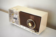 Charger l&#39;image dans la galerie, Tan and Ivory Motorola C18W23 Clock Radio 1963 Vacuum Tube AM Clock Radio Excellent Plus Condition and Sounds Fantastic!