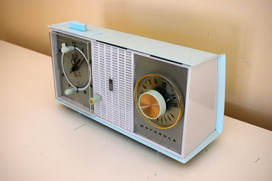 Chalfonte Blue 1963 Motorola Model C35BK Vacuum Tube AM Clock Radio Excellent Condition!