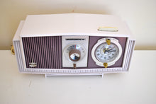 Charger l&#39;image dans la galerie, Purple and White Mid-Century 1960 Motorola Model C4S131 Vacuum Tube AM Clock Radio Rare Color Combo!