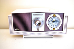 パープルとホワイト ミッドセンチュリー 1960年 モトローラ モデル C4S131 真空管 AM クロック ラジオ レアカラーコンボ！