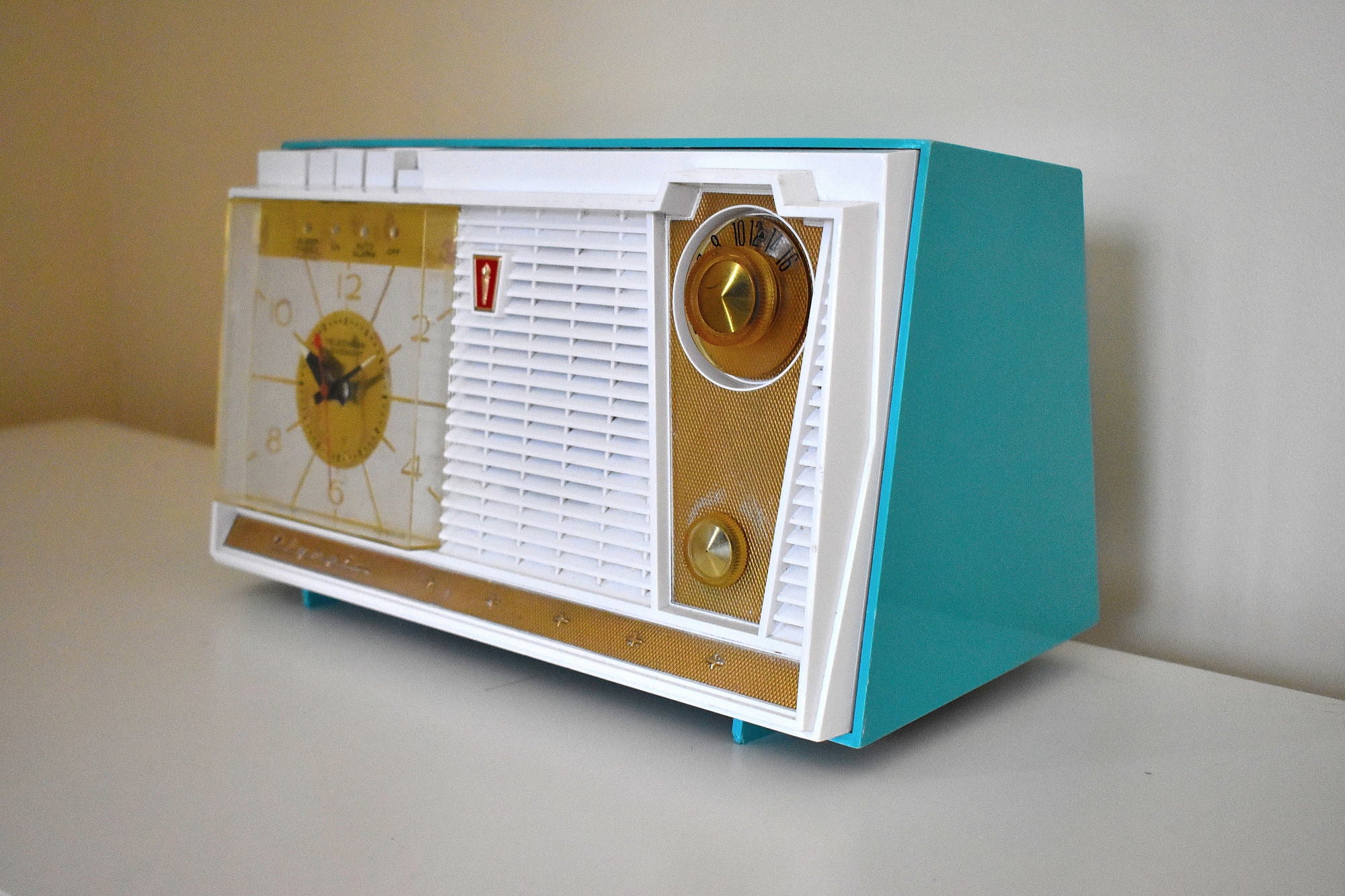 Seafoam Turquoise and White 1962 Olympic Model 558 Tube AM Clock Radio Sounds Heavenly Top Of The Line!