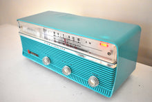 Charger l&#39;image dans la galerie, Seafoam Green 1963 Olympic Model AFM-16 Vacuum Tube AM FM Radio Beauty and Sounds Great!