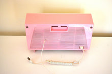 Charger l&#39;image dans la galerie, Tuscadero Pink and White 1963 Olympic Model AFM-20 Vacuum Tube AM FM Radio Sounds Beautiful!