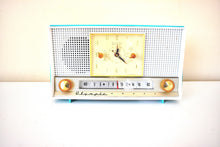 Charger l&#39;image dans la galerie, Ocean Turquoise 1959 Olympic Model 555 Vacuum Tube AM Clock Radio Rare Beautiful Color Sounds Fantastic!