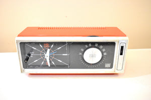 Clementine Orange 70s Wards Model 2411 ソリッドステート AM クロック ラジオ サウンドも見た目も素晴らしい!