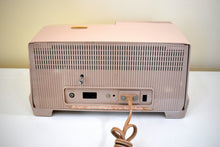 Charger l&#39;image dans la galerie, Dusty Pink 1958 General Electric Model C421A Vacuum Tube AM Clock Radio Near Mint!