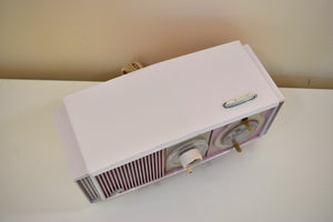 ピンクと白の喜びミッドセンチュリー 1963 モトローラ モデル C19B25 真空管 AM クロック ラジオ ソフト カラー コンボ!