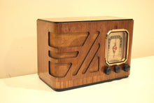 Charger l&#39;image dans la galerie, Artisan Crafted Wood 1938 Philco Model 39-15 AM Radio Beautiful Wood Cabinet Sounds Great!