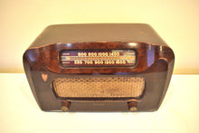 Charger l&#39;image dans la galerie, Artisan Handcrafted Original Wood Philco 1946 Model 46-421 Vacuum Tube AM Radio Solid Construction and Sounds Great!