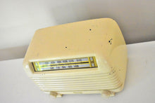 Charger l&#39;image dans la galerie, Ivory Bakelite Vintage 1948 Philco Model 48-250 AM Vacuum Tube Radio Art Deco Looker and Player!